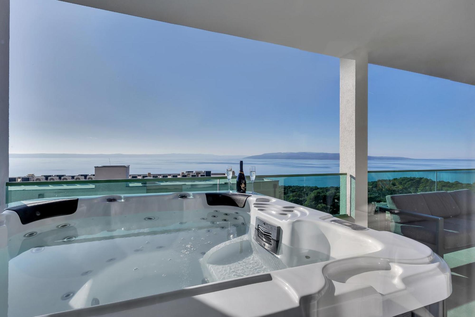 Exclusive Penthouse Big Blue With Private Jacuzzi Makarska Exterior foto