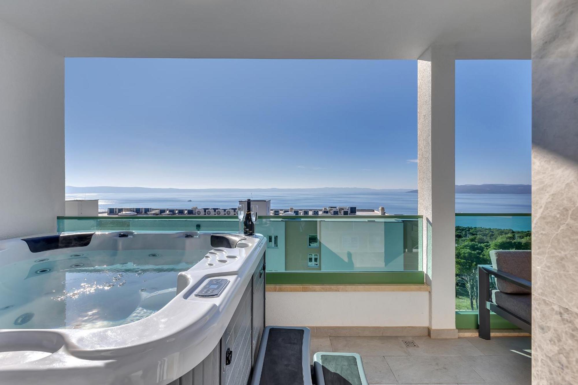 Exclusive Penthouse Big Blue With Private Jacuzzi Makarska Exterior foto