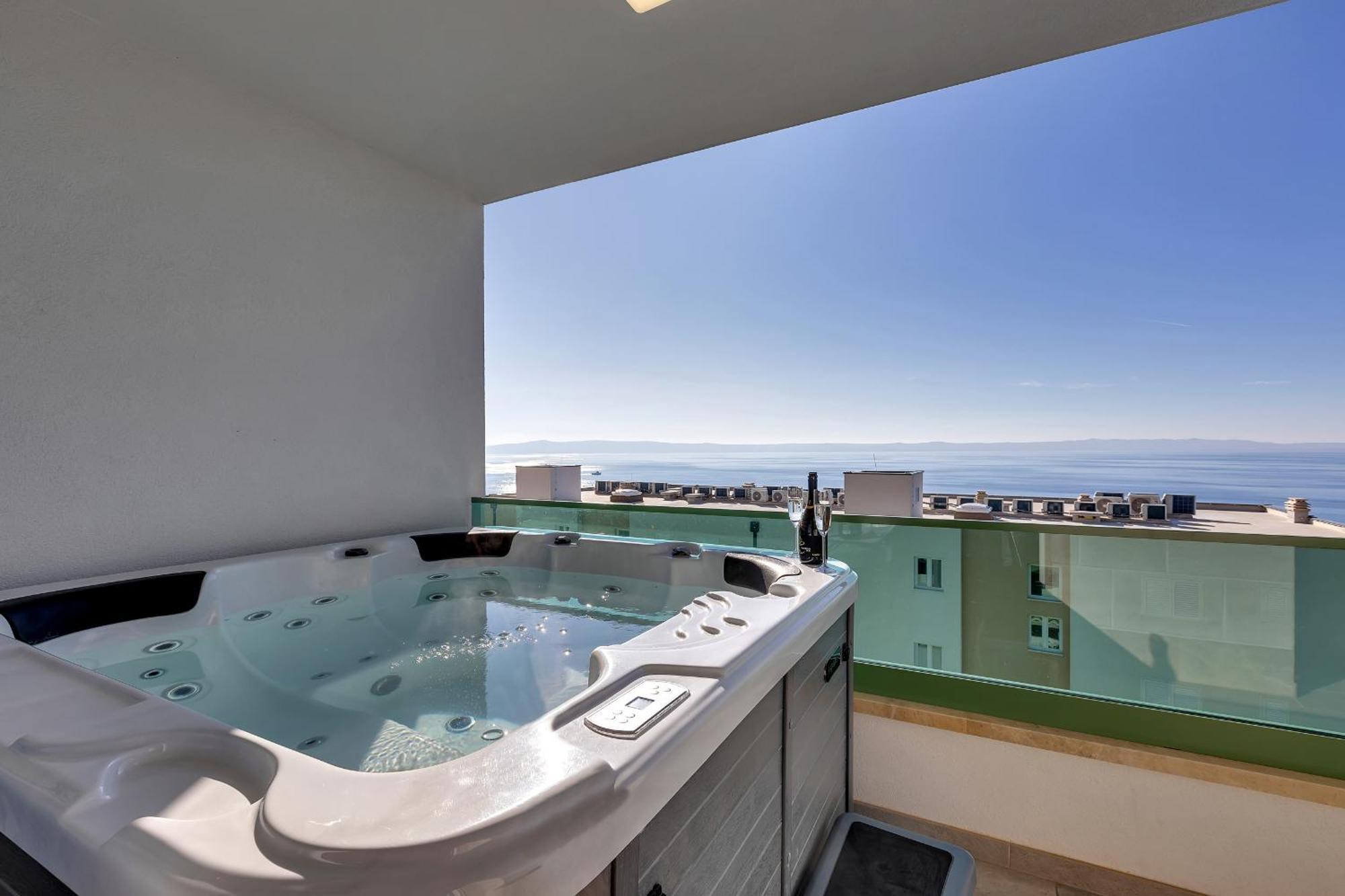 Exclusive Penthouse Big Blue With Private Jacuzzi Makarska Exterior foto