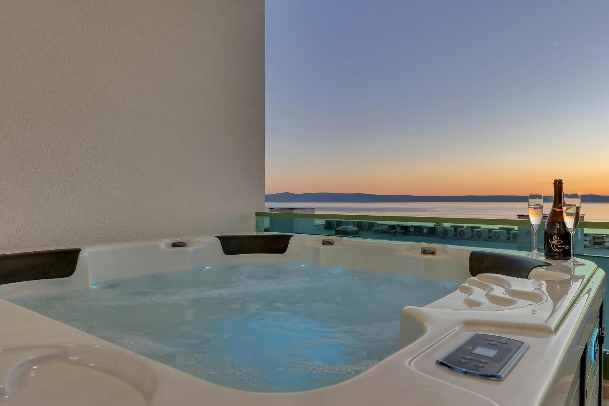 Exclusive Penthouse Big Blue With Private Jacuzzi Makarska Exterior foto