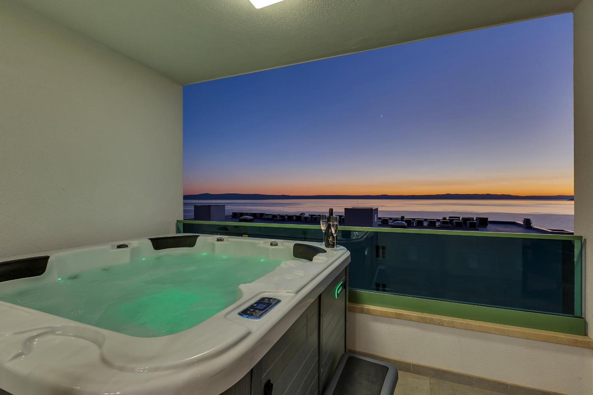 Exclusive Penthouse Big Blue With Private Jacuzzi Makarska Exterior foto