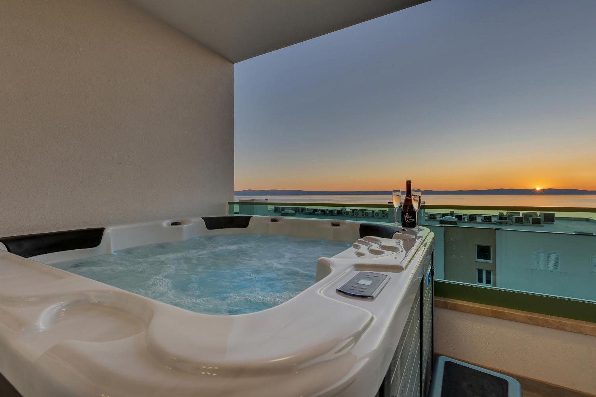 Exclusive Penthouse Big Blue With Private Jacuzzi Makarska Exterior foto