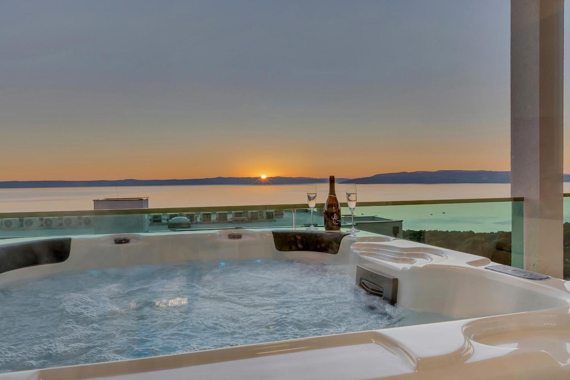 Exclusive Penthouse Big Blue With Private Jacuzzi Makarska Exterior foto