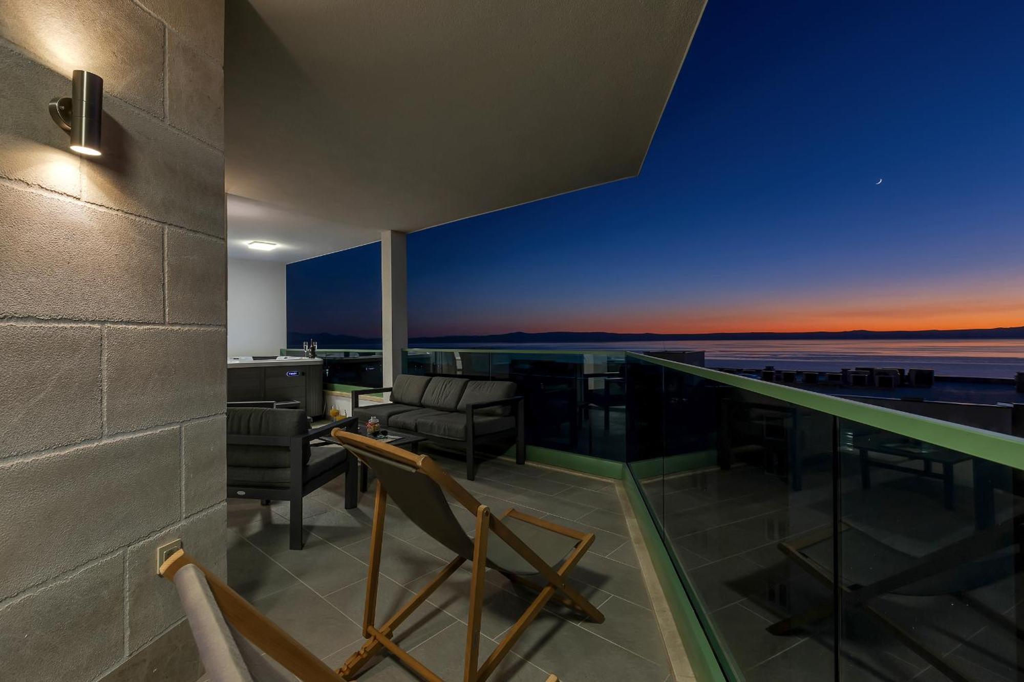 Exclusive Penthouse Big Blue With Private Jacuzzi Makarska Exterior foto