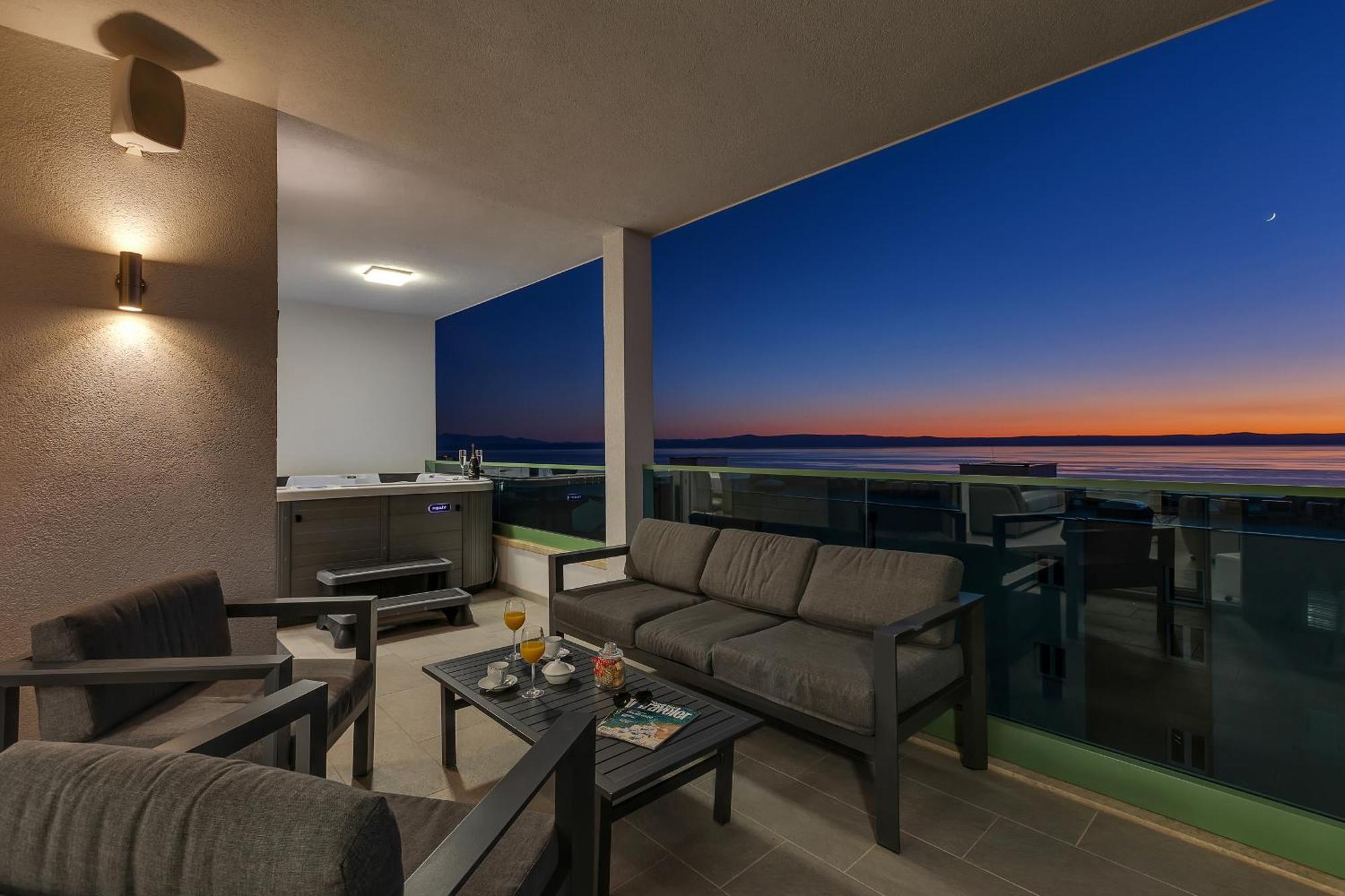 Exclusive Penthouse Big Blue With Private Jacuzzi Makarska Exterior foto
