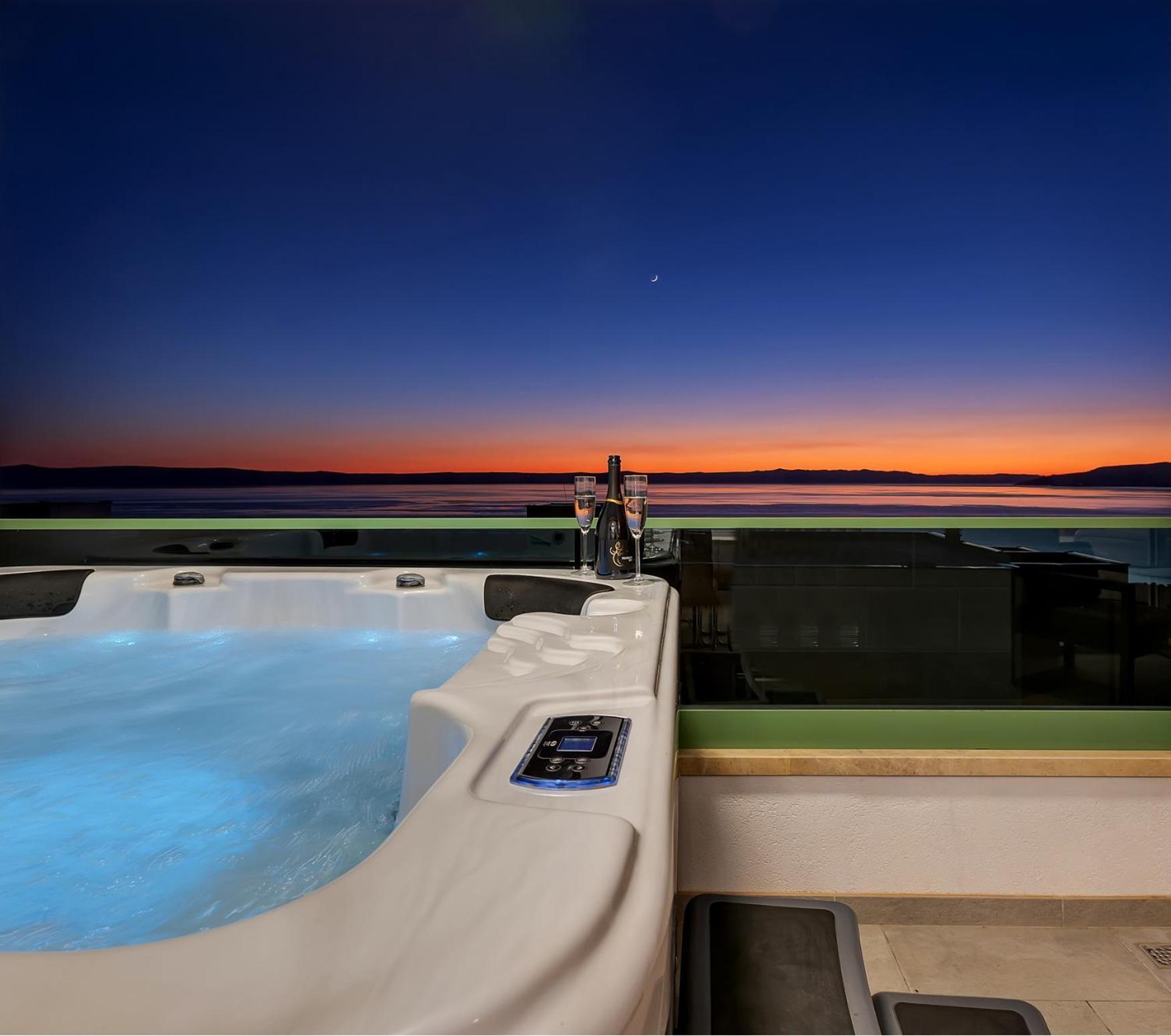 Exclusive Penthouse Big Blue With Private Jacuzzi Makarska Exterior foto
