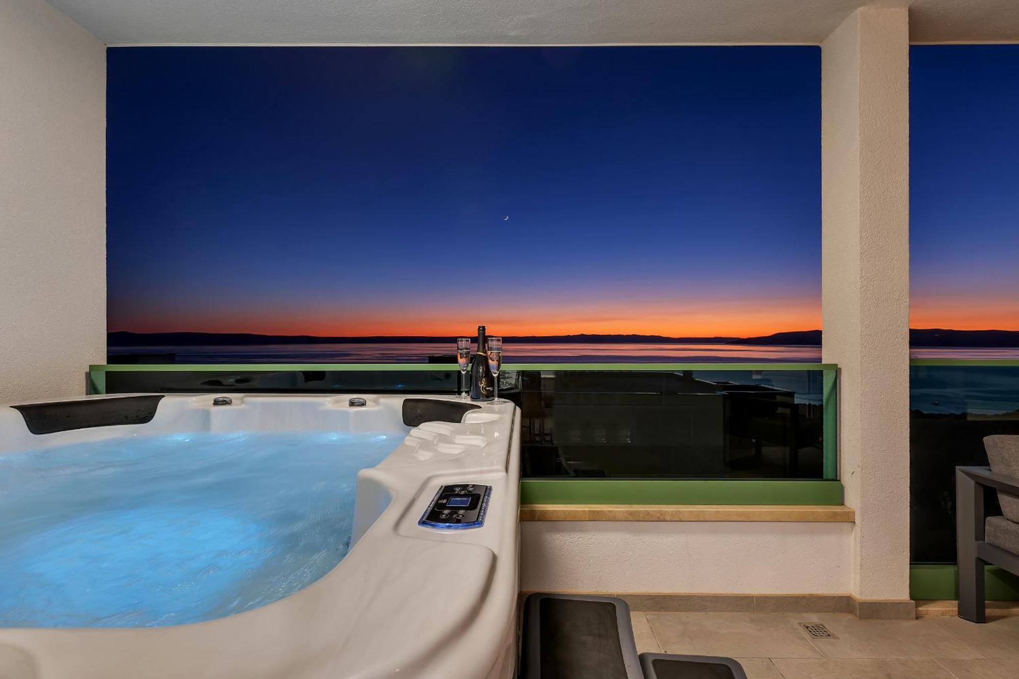 Exclusive Penthouse Big Blue With Private Jacuzzi Makarska Exterior foto